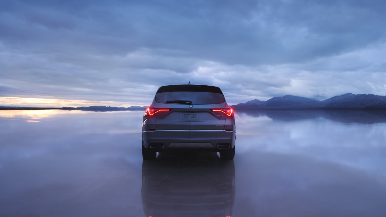 Gros plan sur le phare d’un MDX.